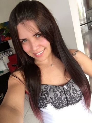 Yasmim novinha carioca caiu em fotos íntimas pelada