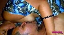 Brasileirinha gostosa cavalgando com bucetinha na piroca do macho em video amador